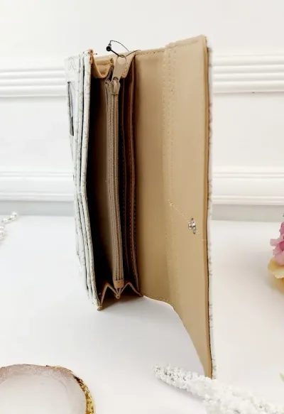 Cartera Nine West para dama color blanco y beige