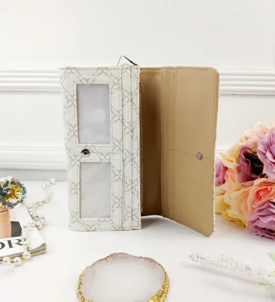 Cartera Nine West para dama color blanco y beige