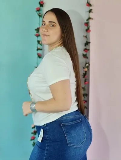 Camiseta Muy Muy para dama color blanca.