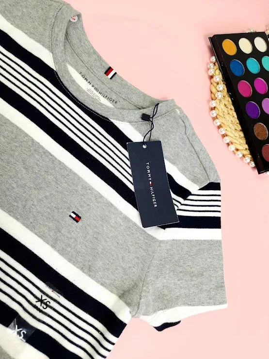 Camiseta Tommy Hilfiger para dama diseño a rayas