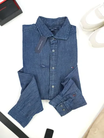 Camisa Tommy Hilfiger para caballero color mezclilla oscuro