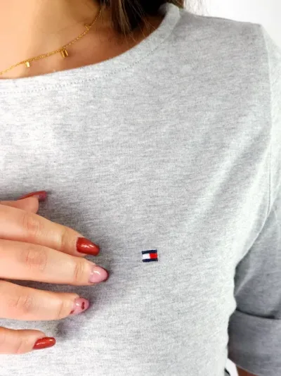 Camiseta Tommy Hilfiger para dama color gis
