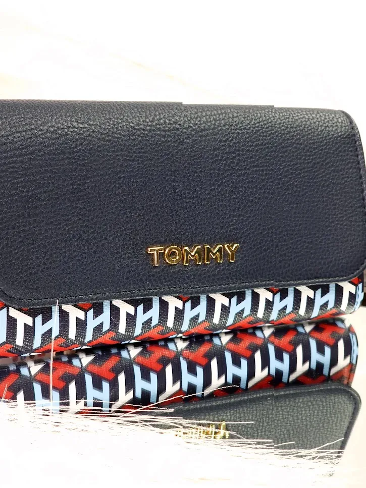 Cartera Tommy Hilfiger para dama color azul