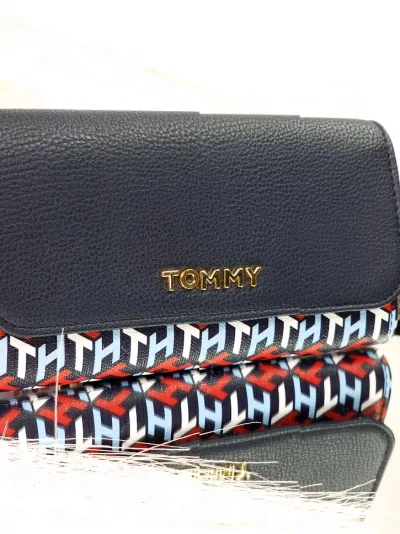 Cartera Tommy Hilfiger para dama color azul