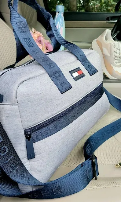 Bolso Tommy Hilfiger para dama color gris