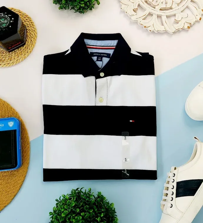 Camiseta Tommy Hilfiger para caballero diseño a rayas color azul y blanco