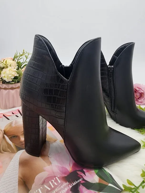 Botín Qupid para dama color negro
