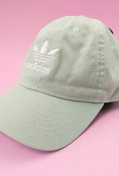 Gorra Adidas para dama color verde con blanco