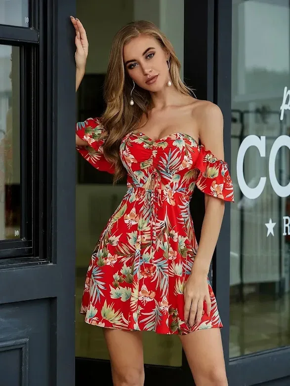 Vestido para dama color rojo con abertura, con cordón de hombros descubiertos de estampado tropical