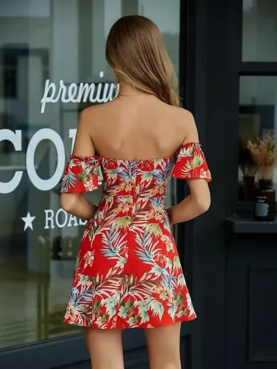 Vestido para dama color rojo con abertura, con cordón de hombros descubiertos de estampado tropical
