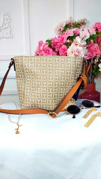 Bolso Tommy Hilfiger para dama color beige