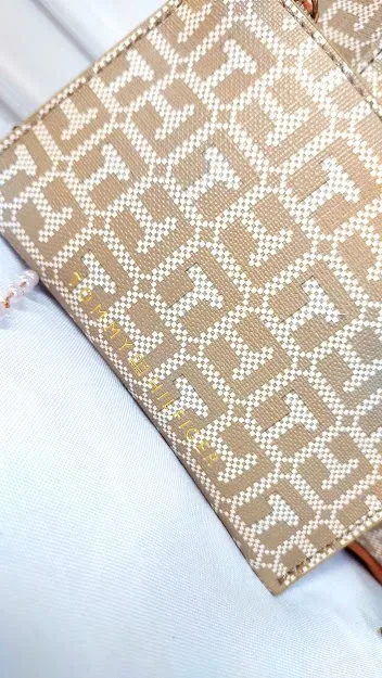 Bolso Tommy Hilfiger para dama color beige