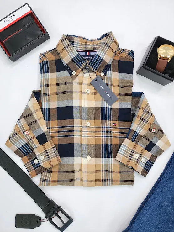 Camisa Tommy Hilfiger para caballero color cafe,negro y azul
