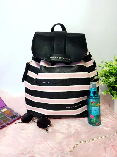 Mochila Tommy Hilfiger para dama color negro
