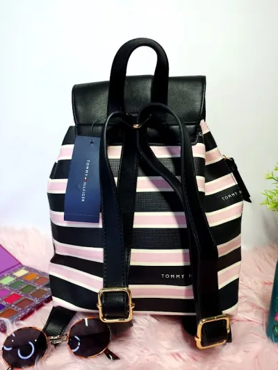 Mochila Tommy Hilfiger para dama color negro