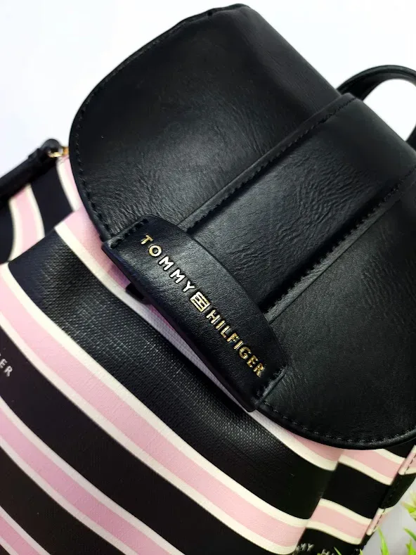 Mochila Tommy Hilfiger para dama color negro