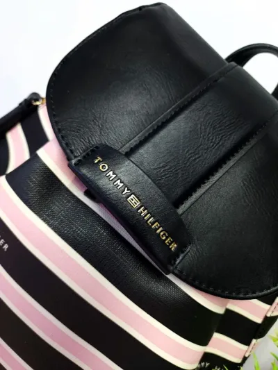 Mochila Tommy Hilfiger para dama color negro