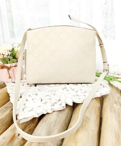 Bolso Nine West para dama color beige claro
