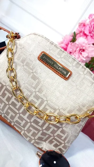 Bolso pequeño Tommy Hilfiger color beige