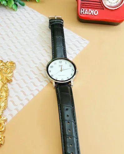 Reloj Q&Q para caballero color negro y plateado