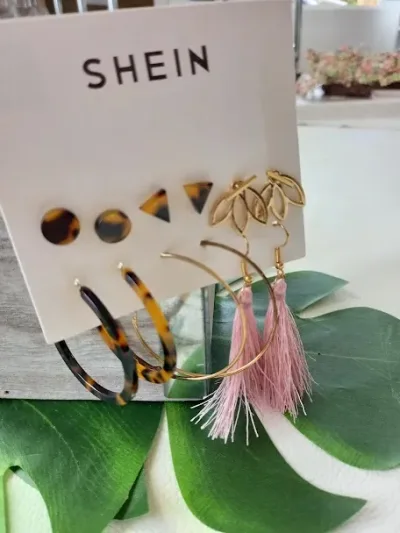 Set de aretes de fantasía para dama