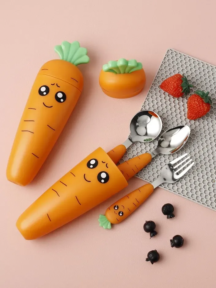 set de cubiertos con diseño de zanahoria