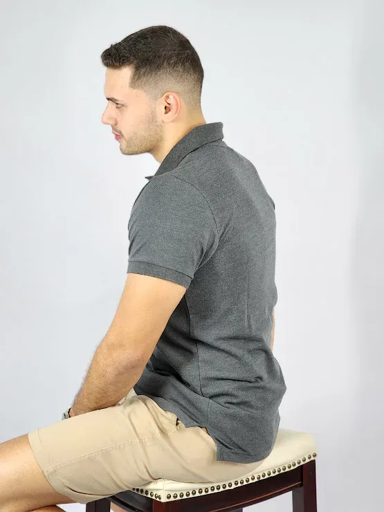 Camiseta Aeropostale para caballero color gris oscuro