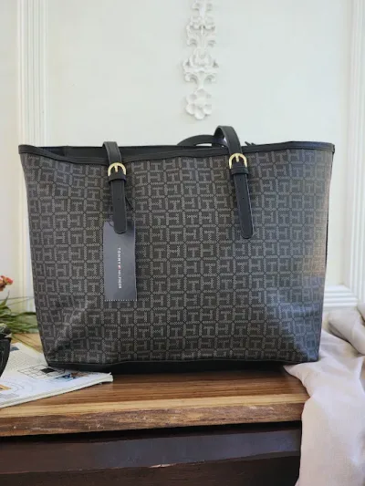Bolso Tommy Hilfiger para dama XW03709-9730GK COLOR NEGRO