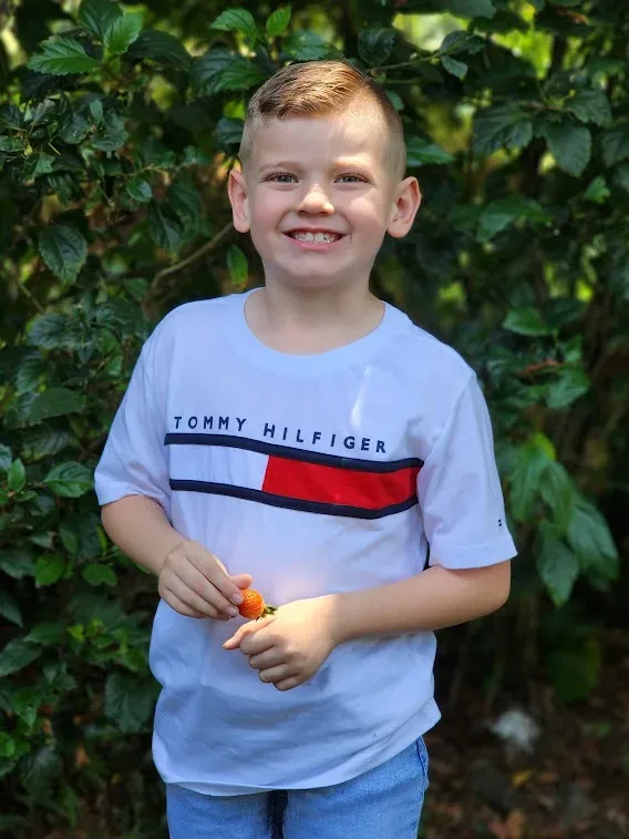 Camiseta Tommy Hilfilger para niño color blanco
