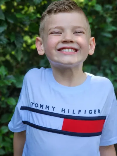 Camiseta Tommy Hilfilger para niño color blanco