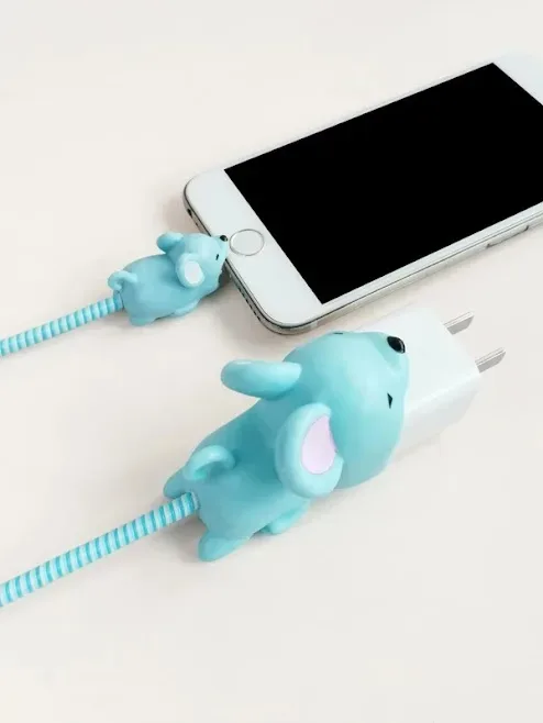 Funda protectora para cargador celeste diseño de ratón