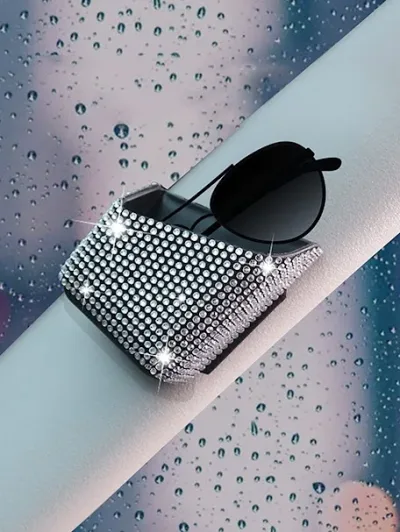 Caja de almacenamiento con diamantes de imitación color negro y plateado
