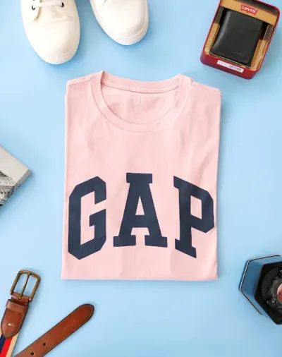 Camiseta GAP para caballero color rosa