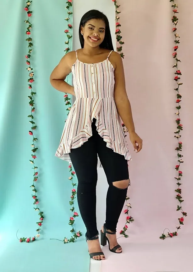 Blusa para dama de rayas color rosa, vino, blanco y azul