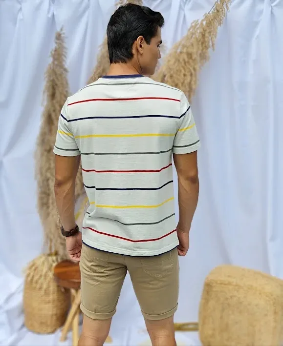 Camiseta Tommy Hilfiger para caballero color beige diseño a rayas de colores