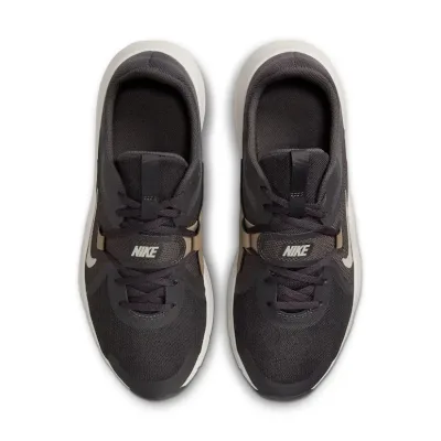 Tenis Nike In Season TR 13 color gris