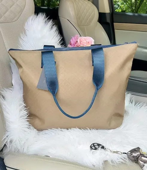 Bolso Tommy Hilfiger para dama color beige saturado