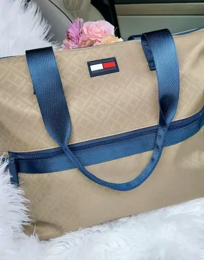 Bolso Tommy Hilfiger para dama color beige saturado