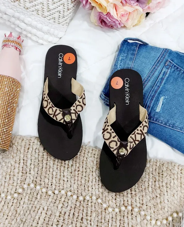 Sandalias Calvin Klein para dama color café
