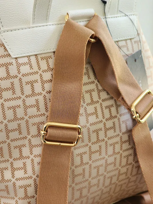 Bolso Tommy Hilfiger para dama XW03662-9730F5 COLOR BEIGE