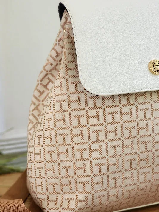Bolso Tommy Hilfiger para dama XW03662-9730F5 COLOR BEIGE