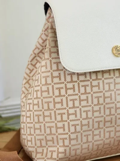 Bolso Tommy Hilfiger para dama XW03662-9730F5 COLOR BEIGE
