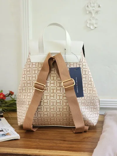 Bolso Tommy Hilfiger para dama XW03662-9730F5 COLOR BEIGE
