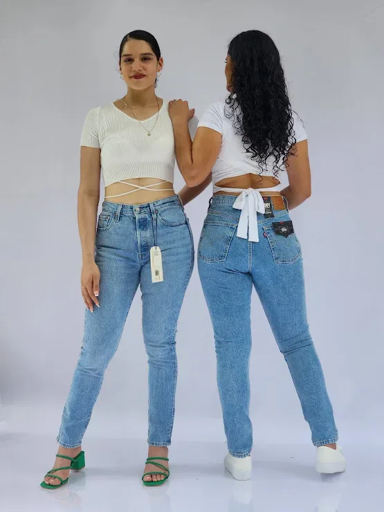 Jeans para dama Levis 501-0117