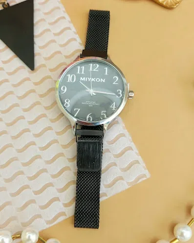 Reloj MIYKON para dama color negro