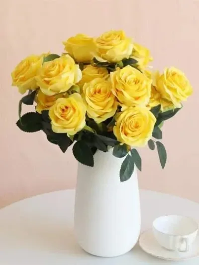 Ramo de rosas artificiales color amarillo