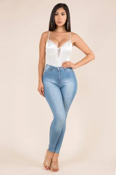 Body para dama color blanco satén 1083