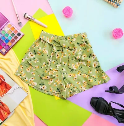 Short para dama color verde con estampado floral