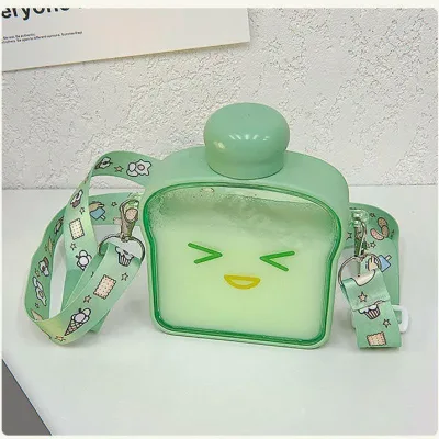 Botella de agua en forma de tostada con carita