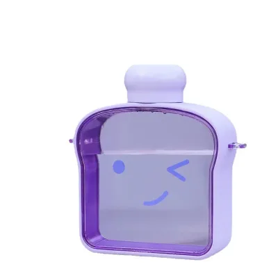 Botella de agua en forma de tostada con carita